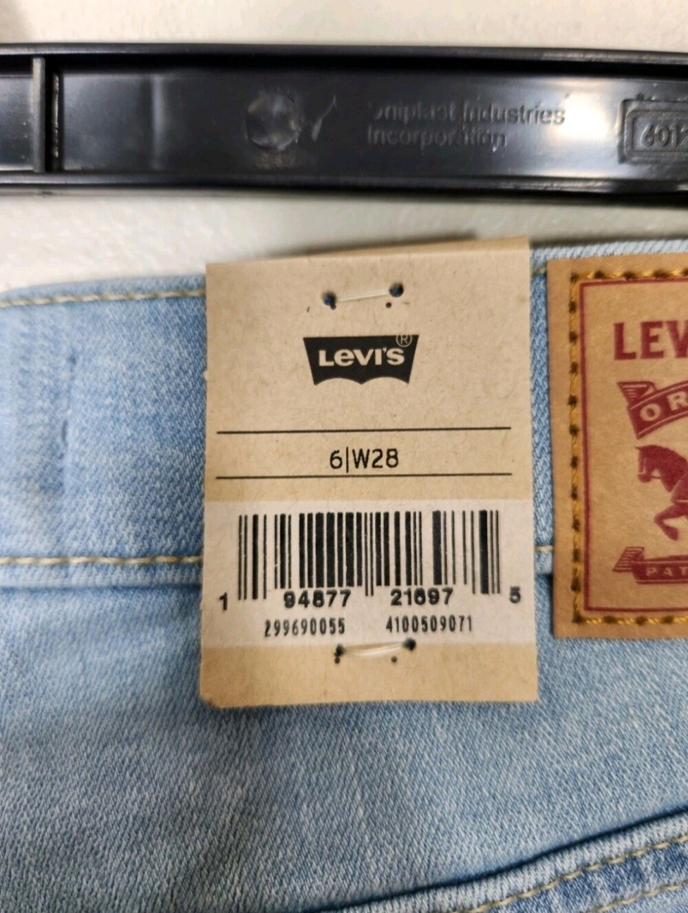 Levi's Womens Size 6 W 28 Mid Rise Bermuda Denim Jean blue Shorts Stretch NWT 03 - Picture 6 of 9
